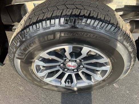 Used 2023 GMC Sierra 1500 AT4 w/ Technology Package image 38