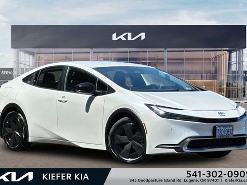 Used 2024 Toyota Prius Prime FWD image 1