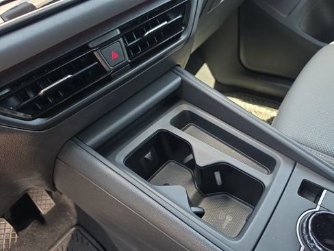 Used 2025 Volkswagen Tiguan SE FWD image 24