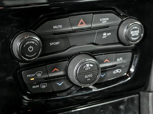 Used 2020 Chrysler 300 S image 32