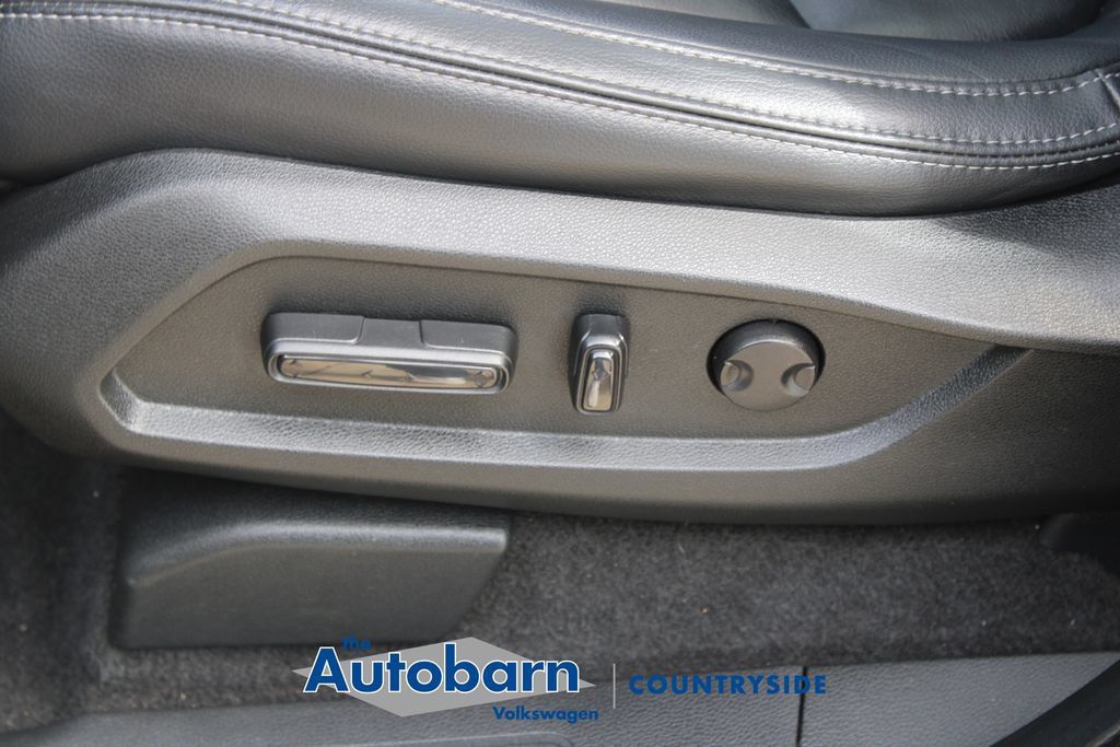 Used 2023 Honda Pilot Touring image 11