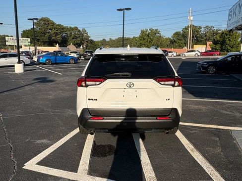 Used 2020 Toyota RAV4 LE FWD image 6
