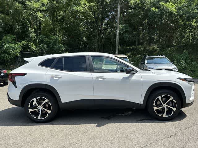 Used 2024 Chevrolet Trax RS w/ Driver Confidence Package FWD image 3
