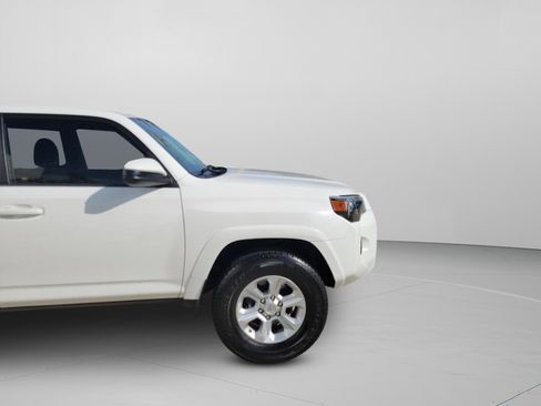 Used 2020 Toyota 4Runner SR5 AWD/4WD image 32