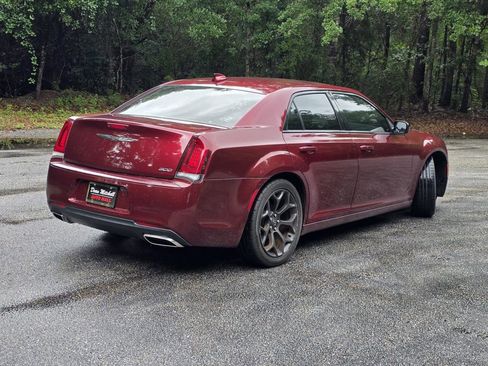 Used 2019 Chrysler 300 Touring w/ Sport Appearance Package RWD image 5