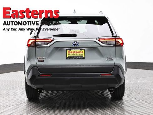 Used 2022 Toyota RAV4 XLE AWD/4WD image 6