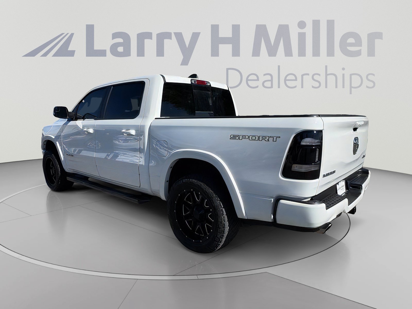 Used 2021 RAM 1500 Laramie w/ Sport Appearance Package AWD/4WD image 4