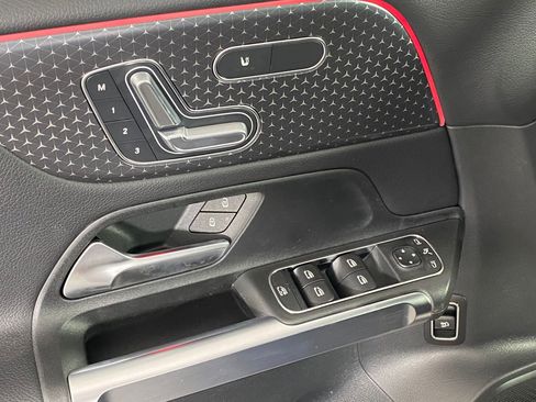 New 2025 Mercedes-Benz GLB 250 4MATIC image 22