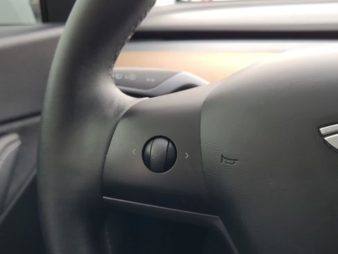 Used 2020 Tesla Model Y Long Range image 12