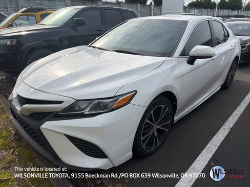 Used 2018 Toyota Camry SE image 1