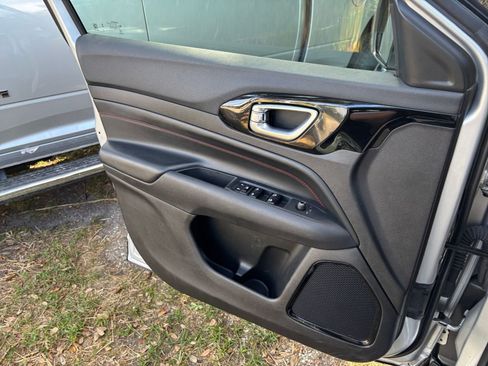 Used 2025 Jeep Compass Trailhawk w/ Trailer Tow Group image 20