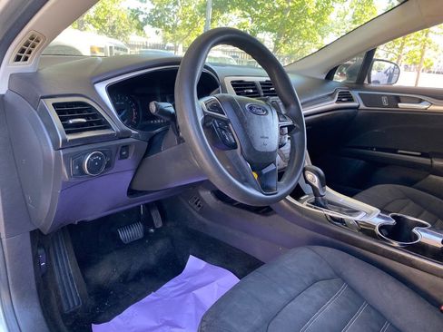 Used 2015 Ford Fusion SE FWD image 16