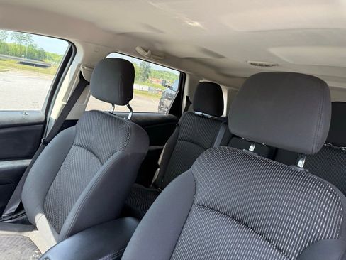 Used 2018 Dodge Journey SE image 23