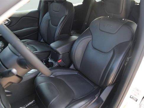 Used 2023 Jeep Cherokee Altitude Lux w/ Lux Elite Package image 10