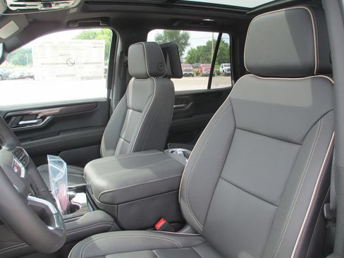New 2026 GMC Yukon Elevation w/ Elevation Premium Package AWD/4WD image 12