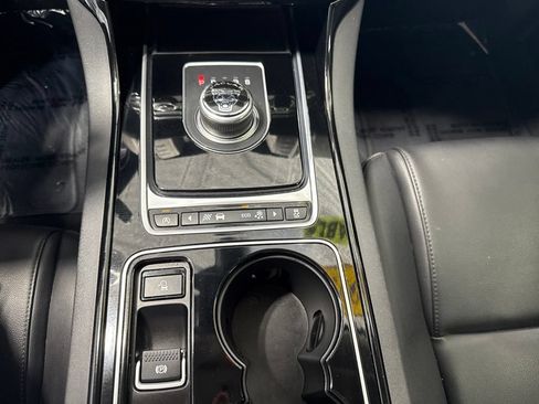 Used 2017 Jaguar XE RWD image 17