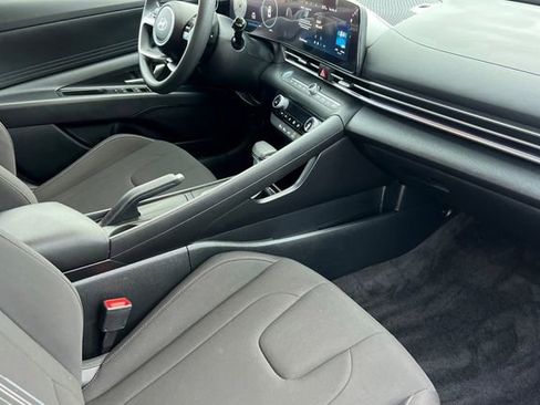 Used 2024 Hyundai Elantra SEL image 16