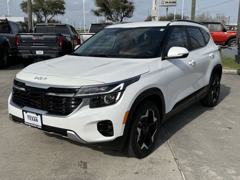 Used 2024 Kia Seltos EX image 9