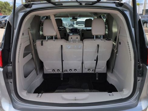 Used 2019 Chrysler Pacifica Touring-L Plus w/ Advanced Safetytec Group FWD image 13