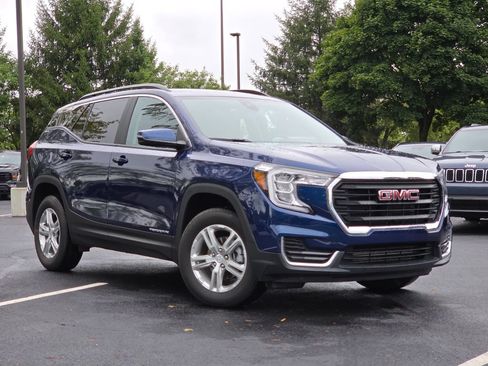 Used 2023 GMC Terrain SLE w/ Driver Convenience Package AWD/4WD image 2