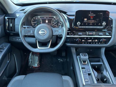 Used 2025 Nissan Pathfinder SV image 36