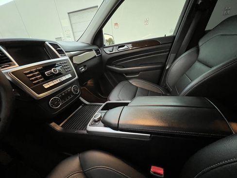 Used 2015 Mercedes-Benz ML 350 2WD w/ Premium 1 Package image 26