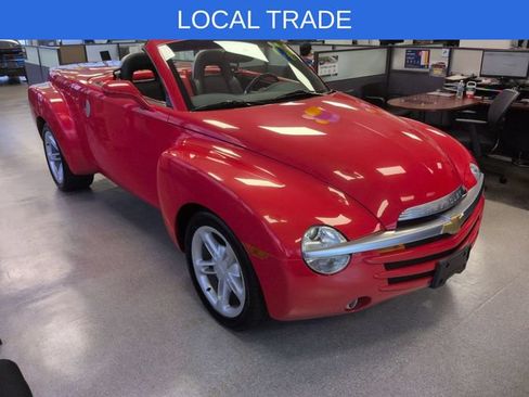 Used 2004 Chevrolet SSR w/ Preferred Equipment Group RWD image 2