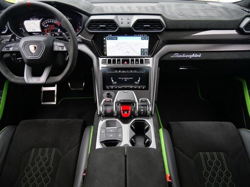 Used 2024 Lamborghini Urus Performante AWD/4WD image 7