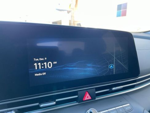 Used 2025 Hyundai Elantra SEL image 21