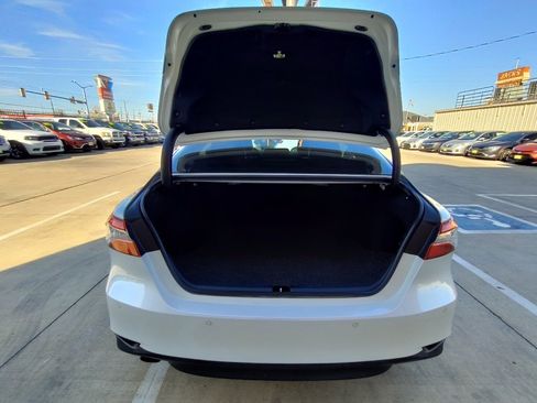 Used 2018 Toyota Camry XLE image 46