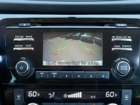 Used 2016 Nissan Rogue SV AWD/4WD image 27