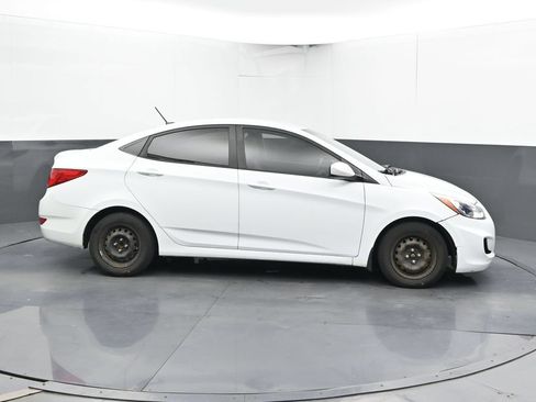 Used 2016 Hyundai Accent SE w/ Option Group 02 FWD image 3