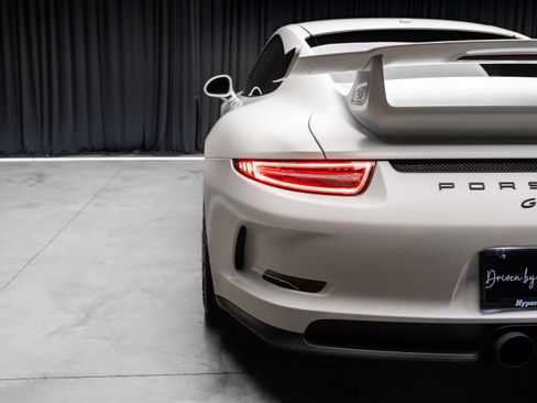 Used 2015 Porsche 911 GT3 w/ Sound Package Plus RWD image 32