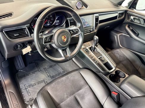 Used 2018 Porsche Macan AWD/4WD image 4