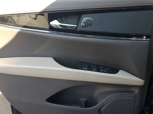 Used 2023 Lincoln Nautilus FWD image 16