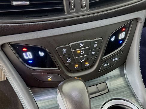 Used 2019 Buick Envision Essence FWD image 24