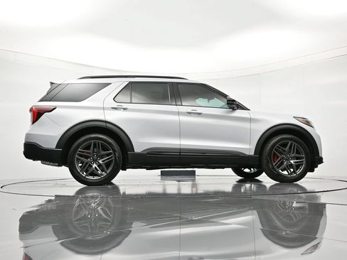 New 2026 Ford Explorer ST-Line w/ ST-Line Street Pack RWD image 42