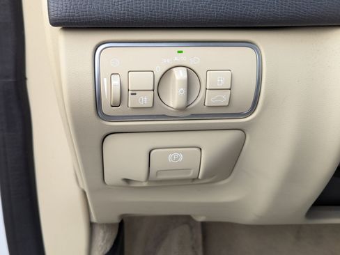 Used 2016 Volvo XC60 T5 Premier w/ Proximity Package image 19