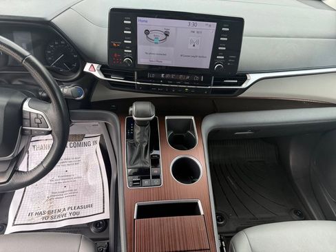 Used 2024 Toyota Sienna XLE image 11