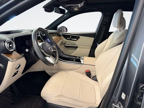 Used 2023 Mercedes-Benz GLC 300 4MATIC image 17