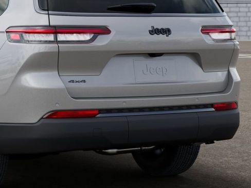 New 2026 Jeep Grand Cherokee L 4WD image 13