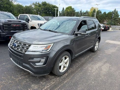 Used 2017 Ford Explorer XLT w/ Equipment Group 202A AWD/4WD image 5