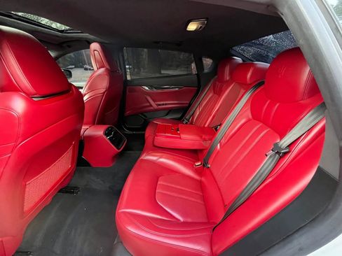 Used 2017 Maserati Quattroporte S GranSport image 9