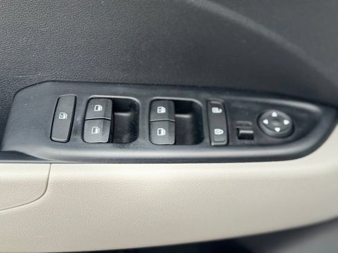 Used 2020 Hyundai Venue SEL FWD image 22