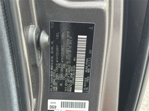 Used 2024 Toyota Sienna XLE image 32