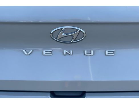 Used 2021 Hyundai Venue SE FWD image 45