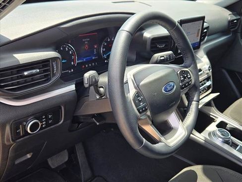 Certified 2023 Ford Explorer XLT RWD image 10