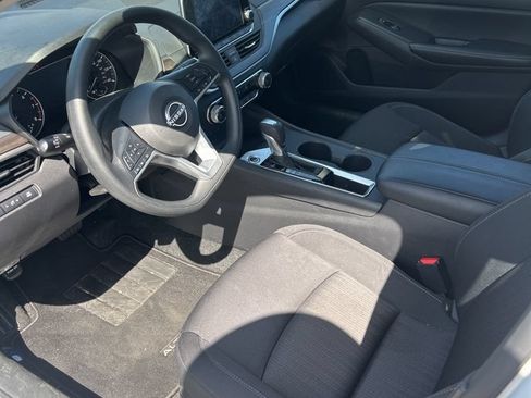 Used 2025 Nissan Altima 2.5 SV FWD image 8