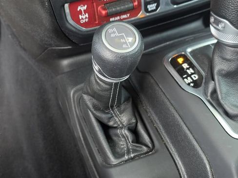 Used 2024 Jeep Wrangler Unlimited Rubicon AWD/4WD image 26