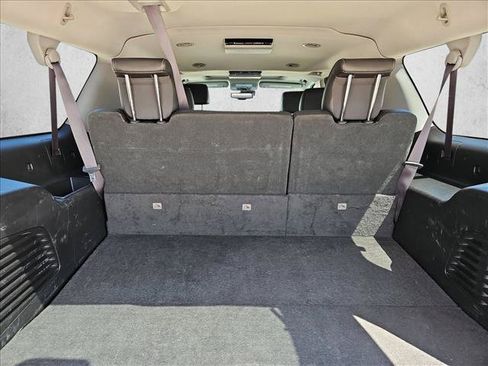 Used 2017 Chevrolet Suburban LT RWD image 5
